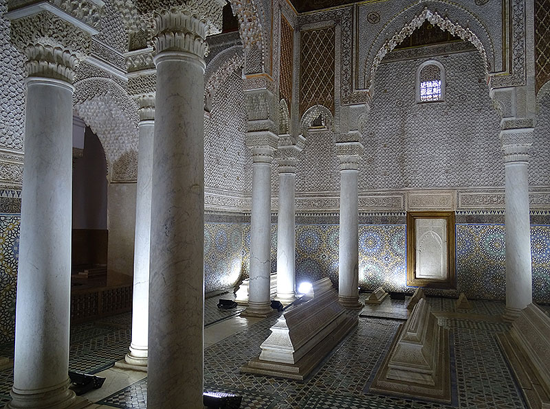 Reich verziertes Mausoleum in den Saadier-Gräbern in Marrakesch