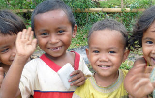 Lachende Kinder aus Asien