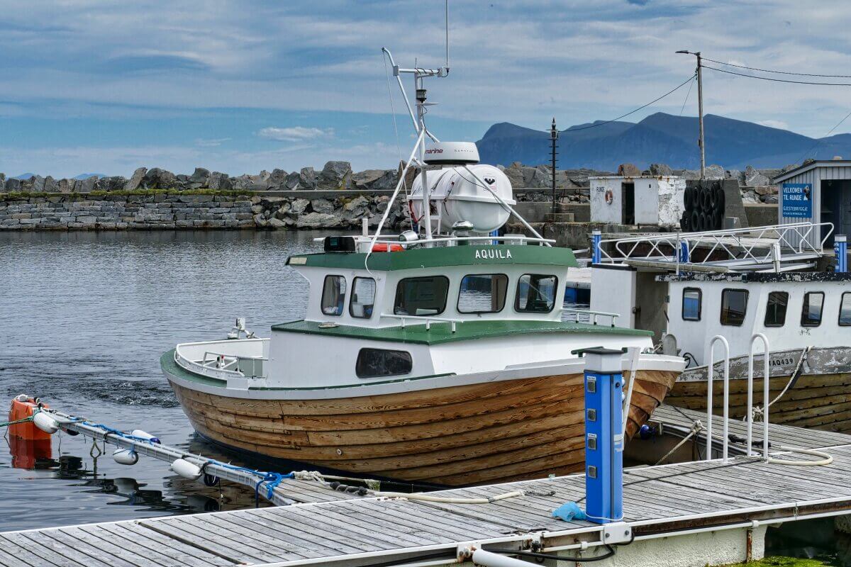 Kleines Boot im Hafen